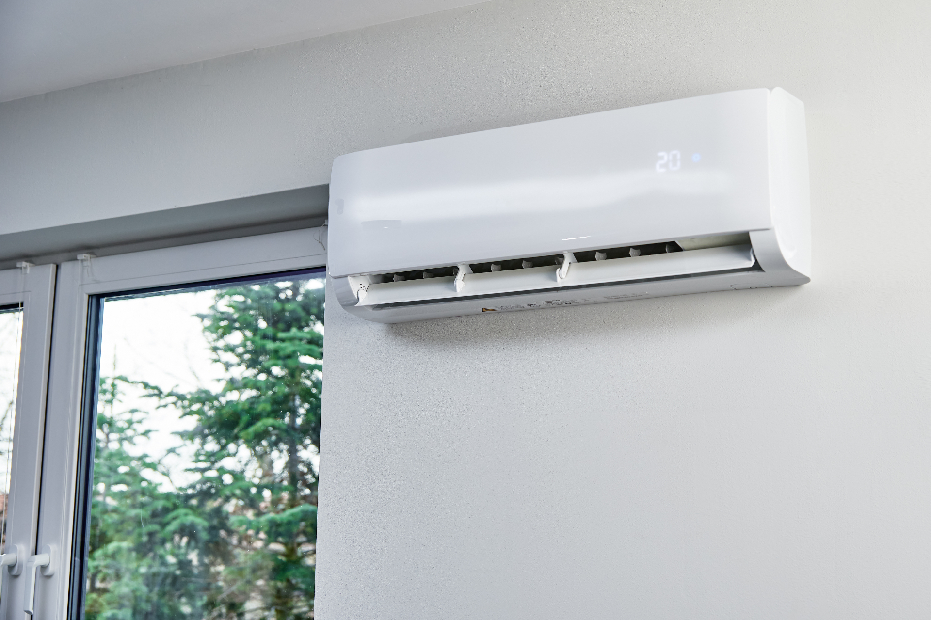 Single indoor wall-mounted air conditioning unit installed in a room